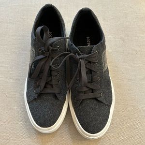 Vanelli Sport grey lace up shoe barely worn